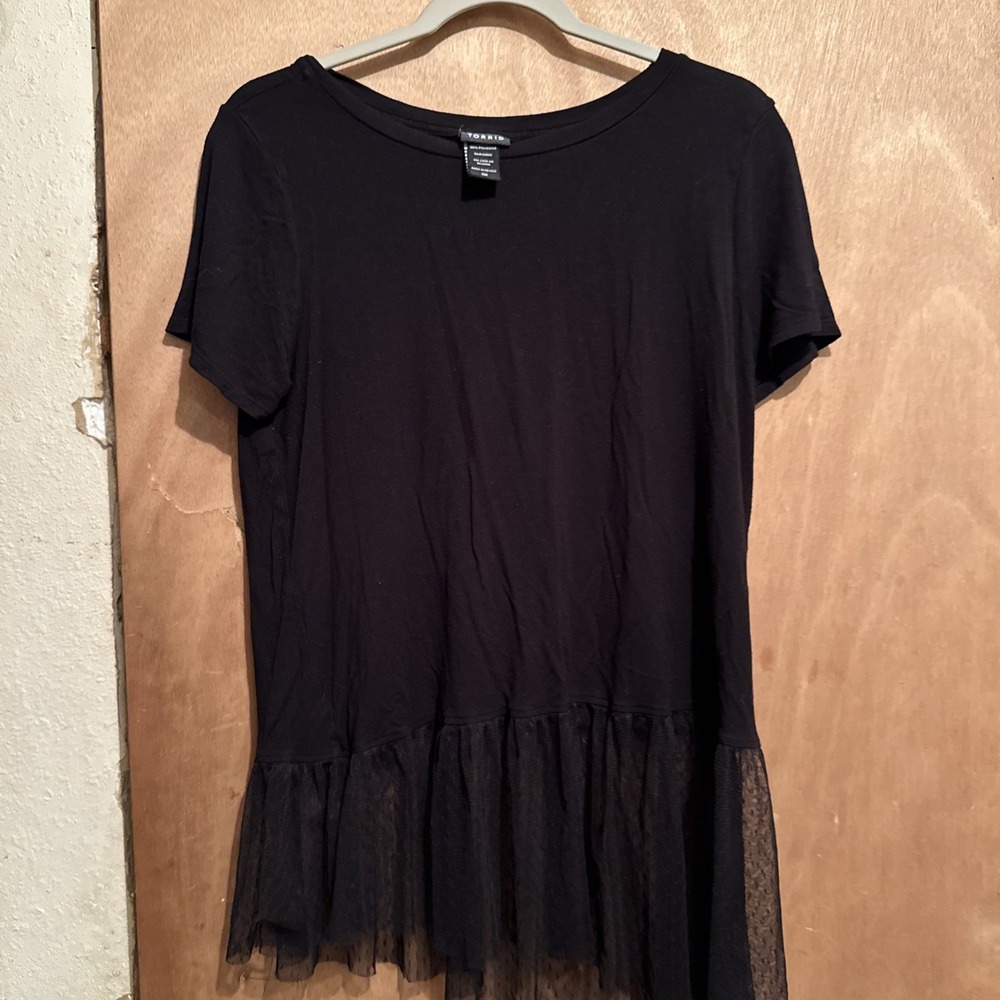 TORRID Black Pullover Shirt with Black Lace Hem around Bottom Women Size00